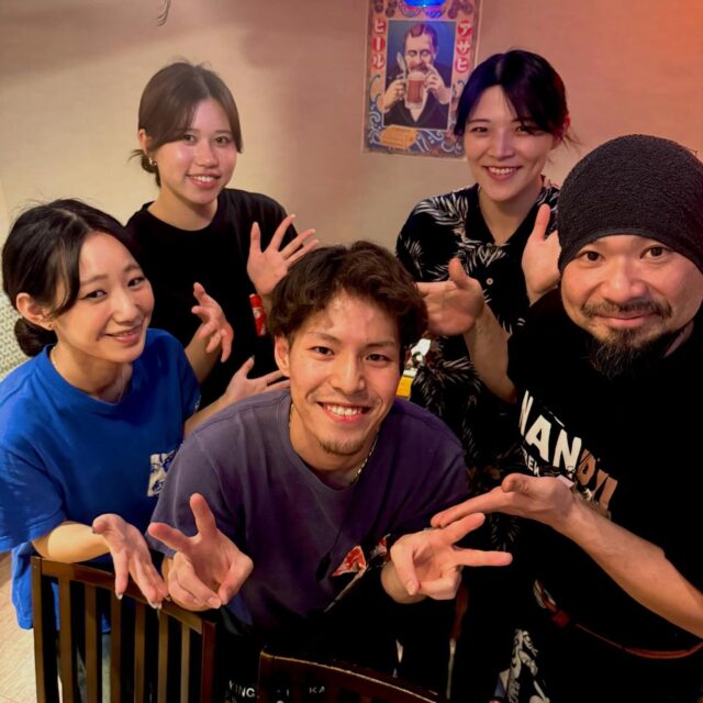 はいさーい🌺

本日2月15日は、【南風　名古屋駅前店】のアルバイトリーダー【よしき】の、出勤最終日🥹本日をもって南風を卒業します🎓

石垣島から名古屋に出てきてから、すぐに南風に入ってくれてから４年間、めちゃくちゃ頑張ってくれました🥹

本当に寂しくなりますが、よしきをみんなで温かく送り出してあげたいと思います😌

同じ気持ちのお客様がいましたら、本日是非【南風　名古屋駅前店】にお越しくださいませ😌

スタッフ一同心よりお待ちしております🥹

#南風名古屋駅前店#南風名駅店#沖縄居酒屋#沖縄料理